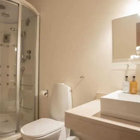 빌라 Estrela Do Mar - By Lovelystay - Lovely, Sun Filled 칼례타