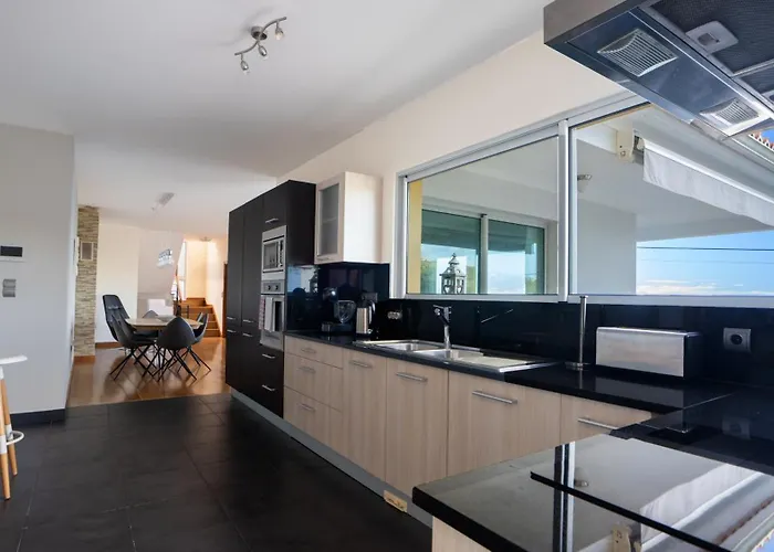 Villa Estrela Do Mar - By Lovelystay - Lovely, Sun Filled *